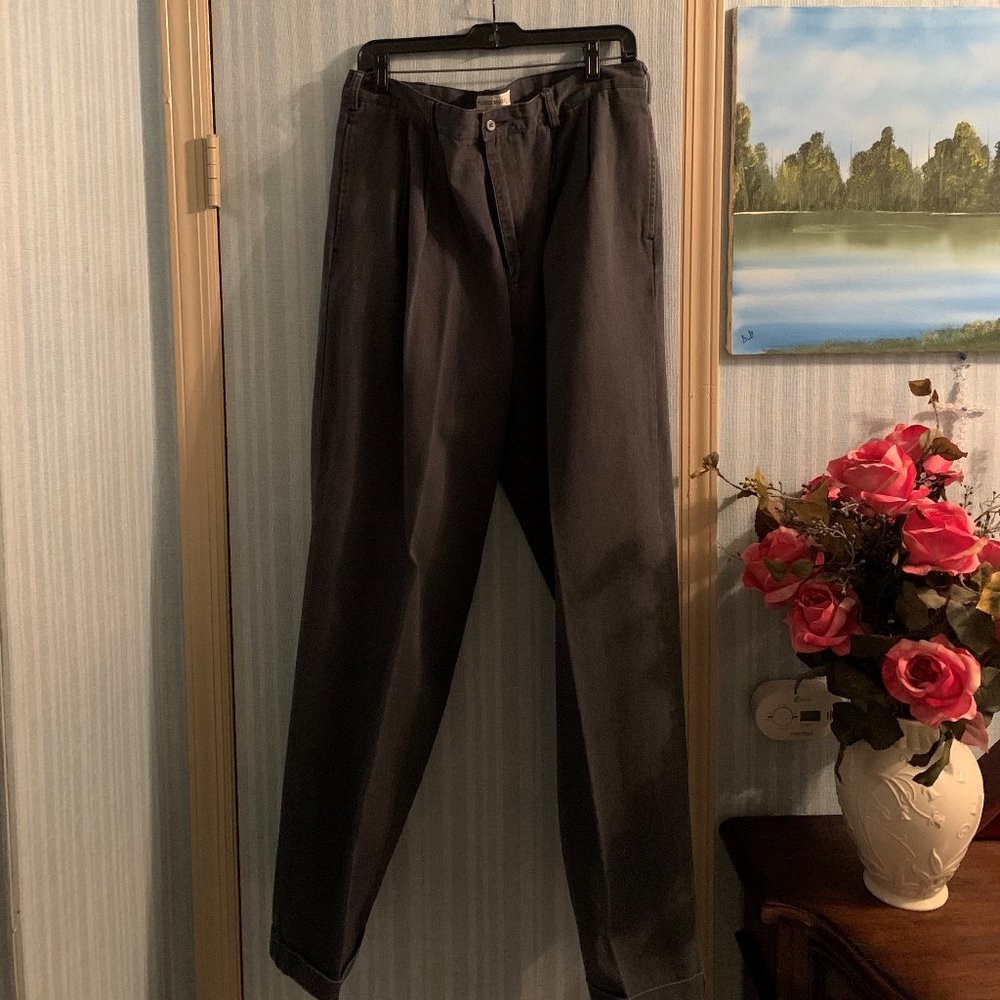 Old Navy Men's Pleated Khakis